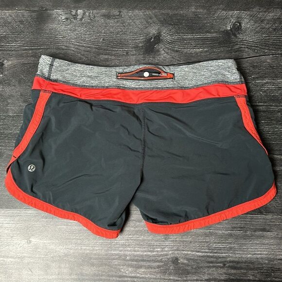 Lululemon shorts size 6 - Picture 2 of 4
